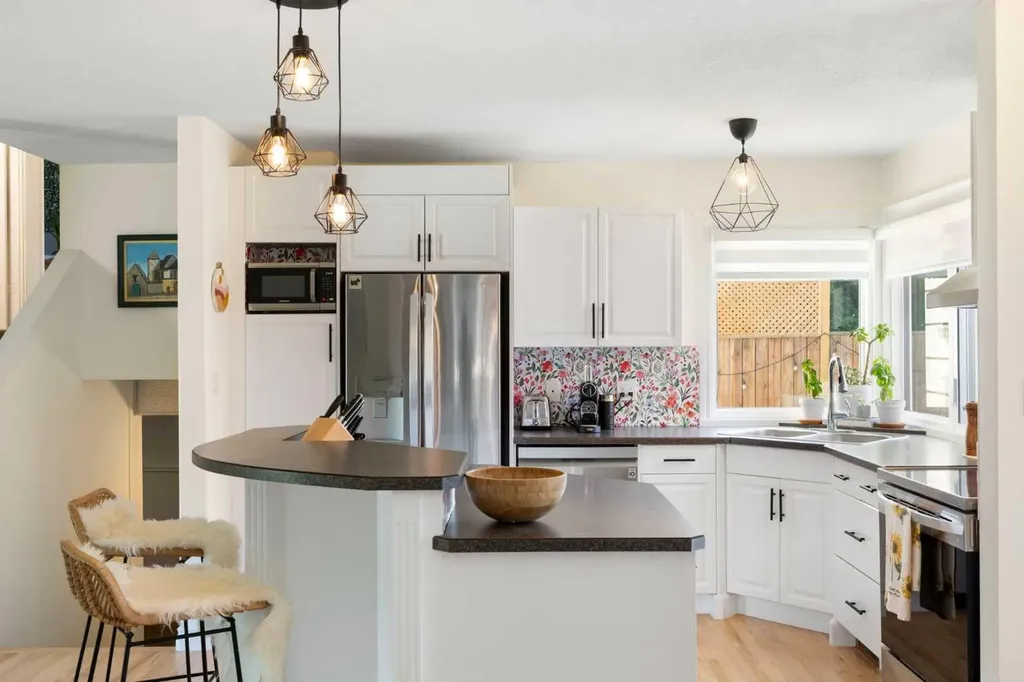 263 Midlawn Close SE Calgary AB T2X 1A7