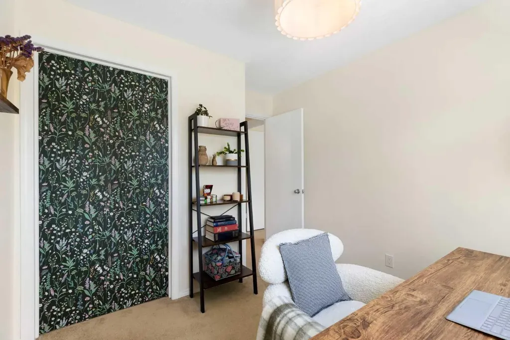 263 Midlawn Close SE Calgary AB T2X 1A7