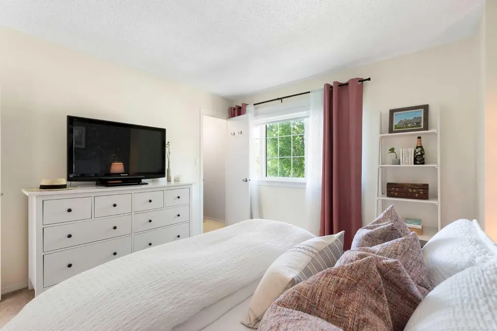 263 Midlawn Close SE Calgary AB T2X 1A7