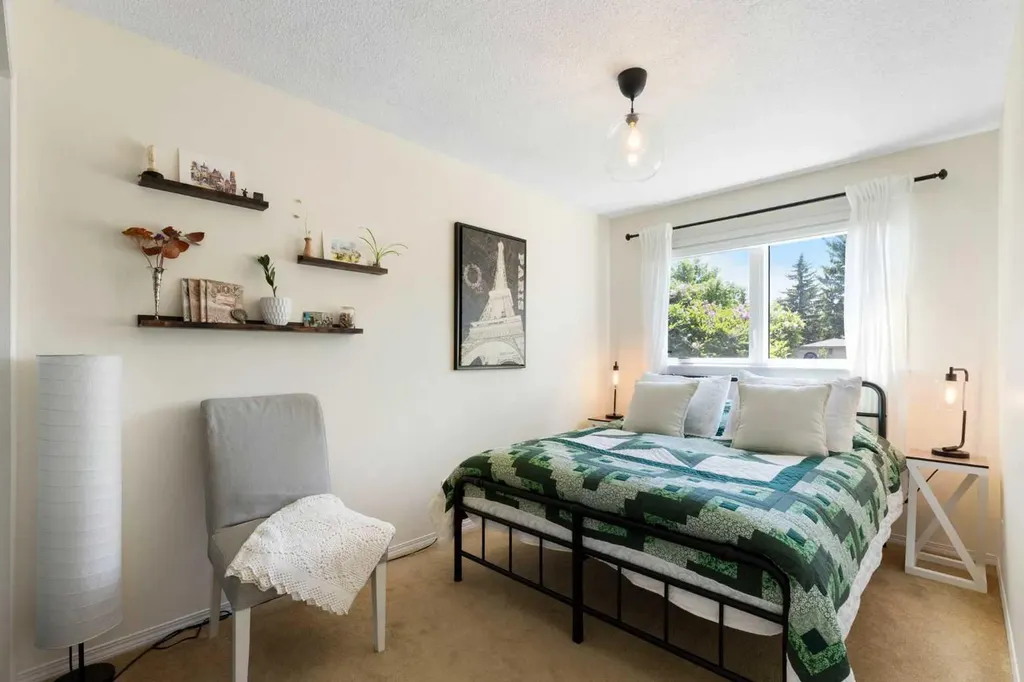 263 Midlawn Close SE Calgary AB T2X 1A7
