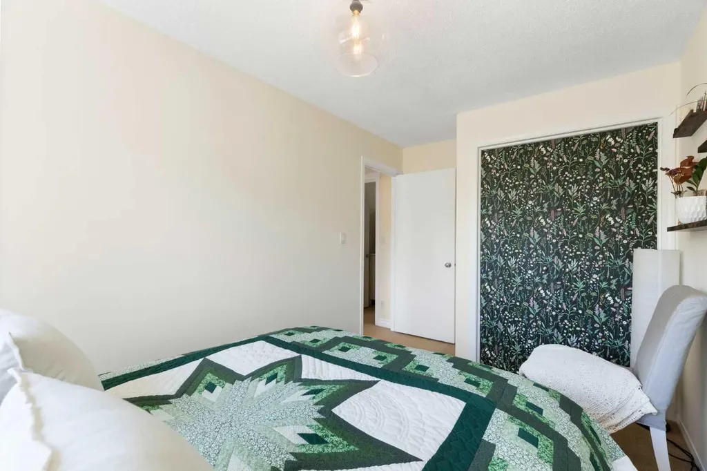 263 Midlawn Close SE Calgary AB T2X 1A7