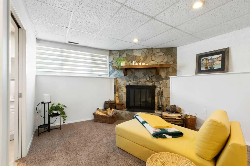 263 Midlawn Close SE Calgary AB T2X 1A7