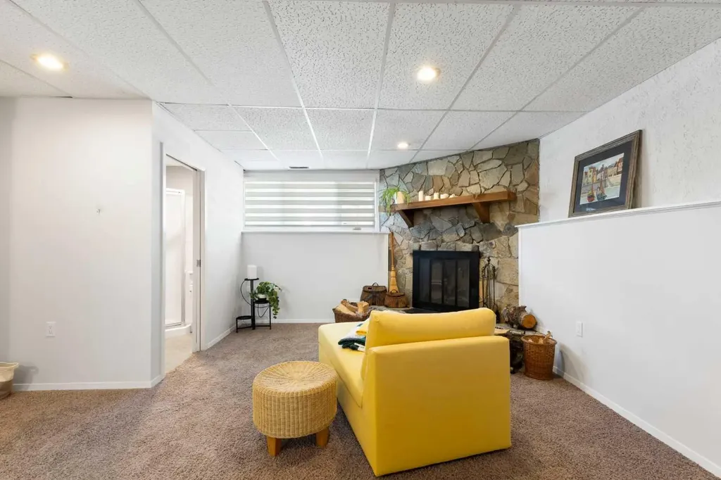 263 Midlawn Close SE Calgary AB T2X 1A7