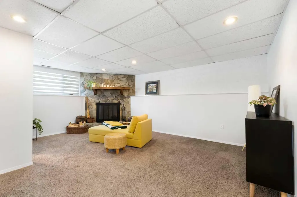 263 Midlawn Close SE Calgary AB T2X 1A7