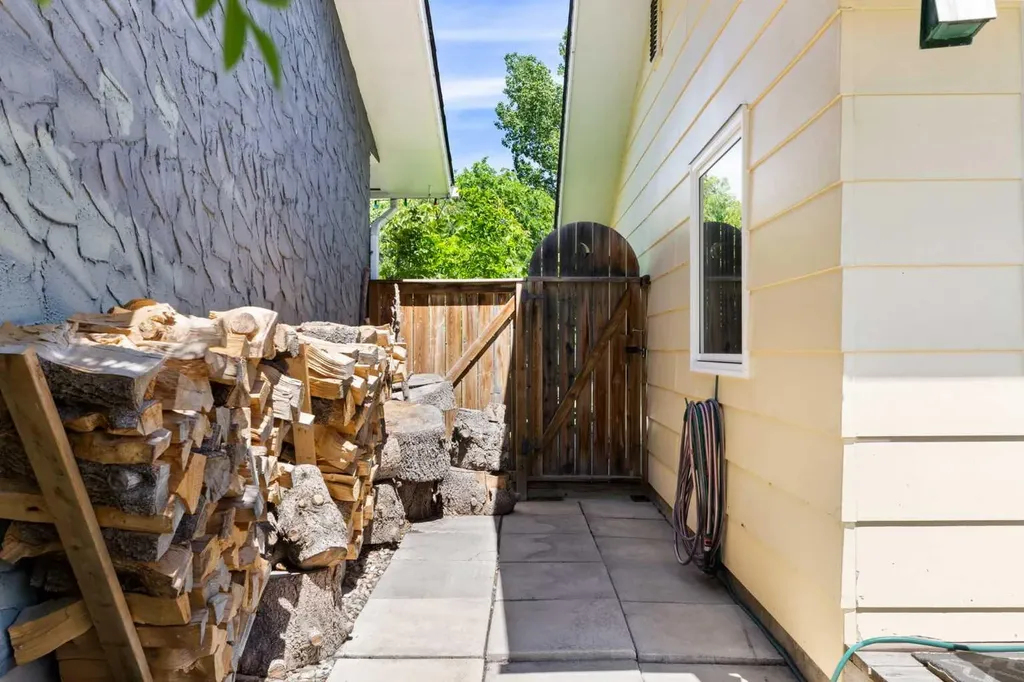 263 Midlawn Close SE Calgary AB T2X 1A7