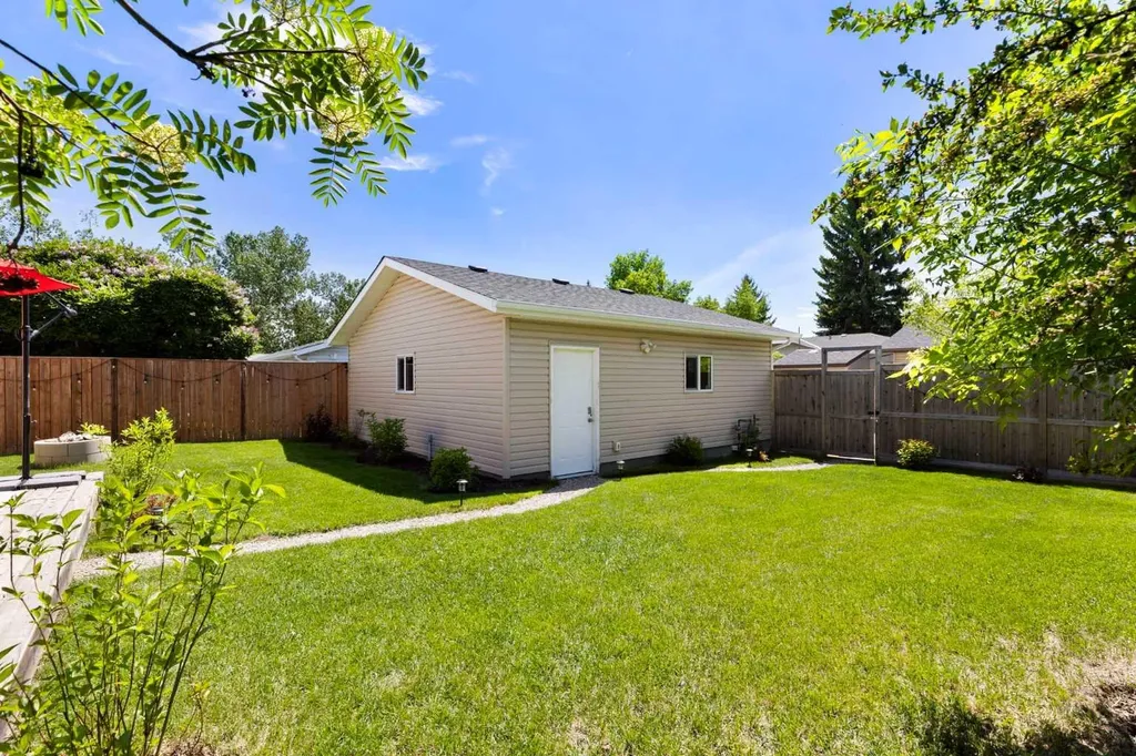263 Midlawn Close SE Calgary AB T2X 1A7