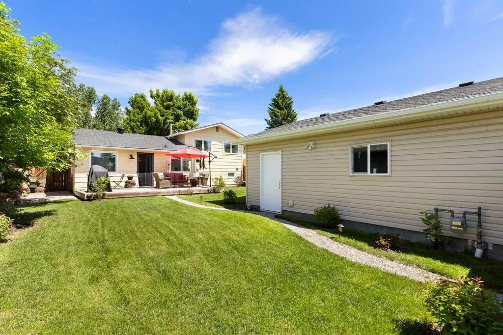 263 Midlawn Close SE Calgary AB T2X 1A7