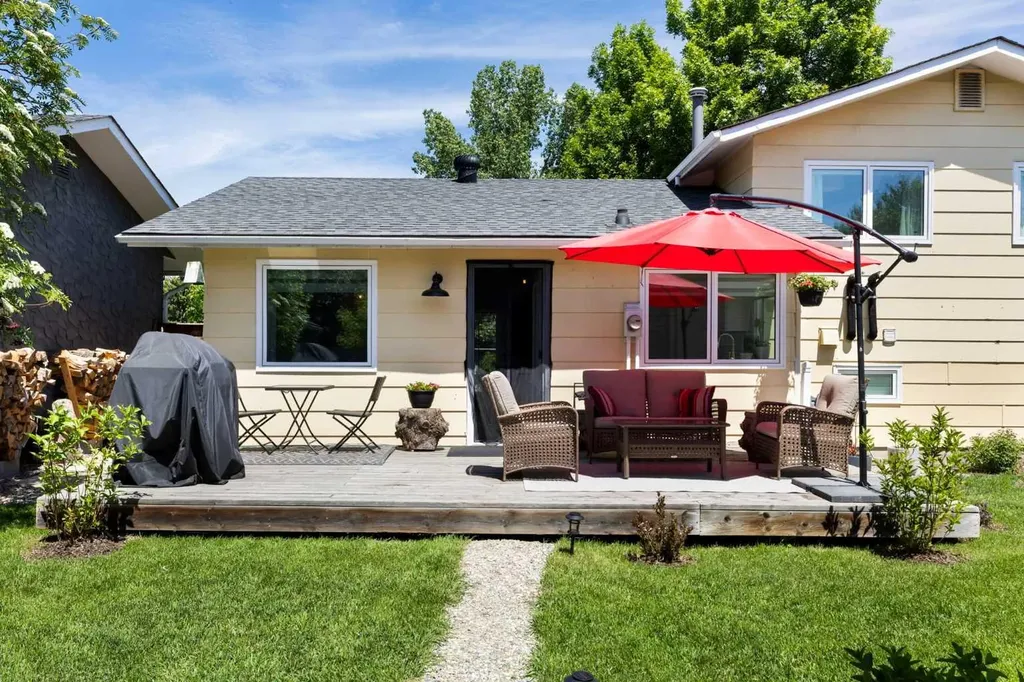 263 Midlawn Close SE Calgary AB T2X 1A7