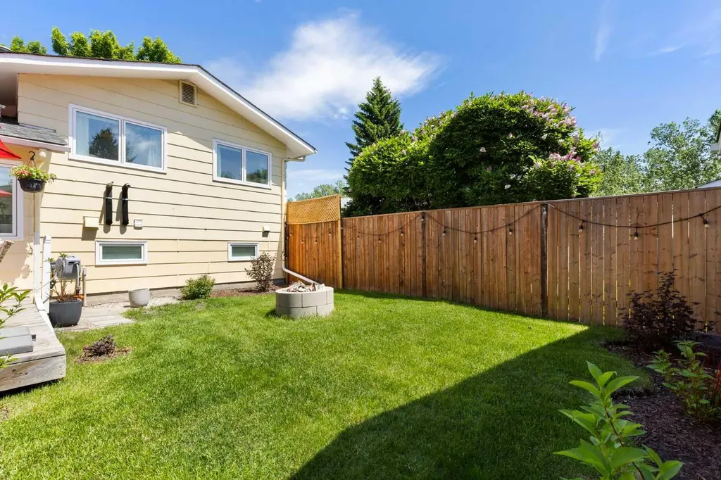 263 Midlawn Close SE Calgary AB T2X 1A7
