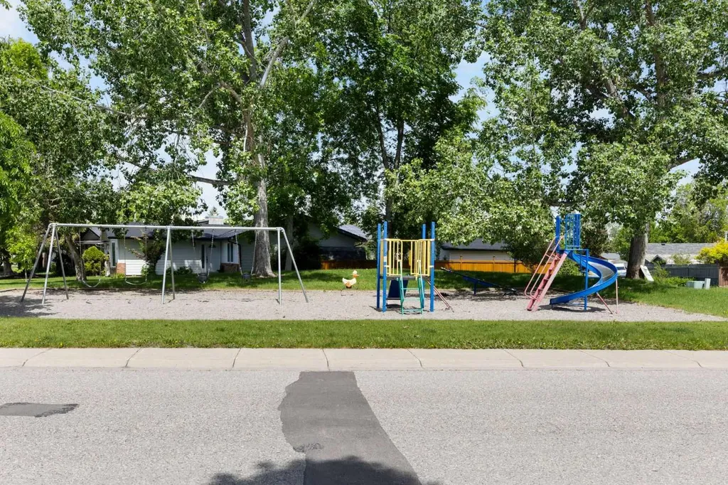 263 Midlawn Close SE Calgary AB T2X 1A7