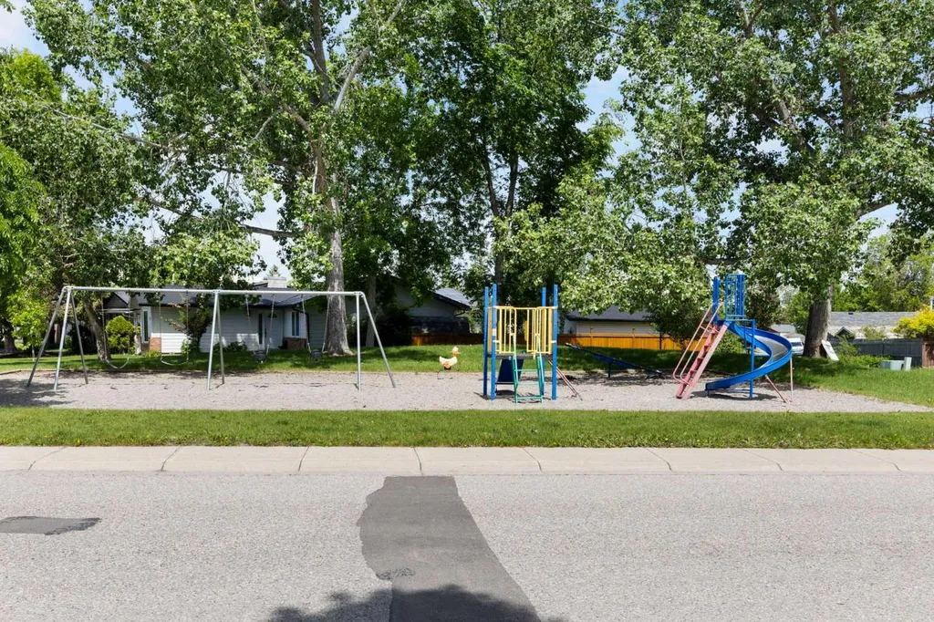 263 Midlawn Close SE Calgary AB T2X 1A7