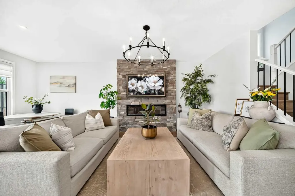 791 Cranbrook Gardens SE Calgary AB T3M 3L4