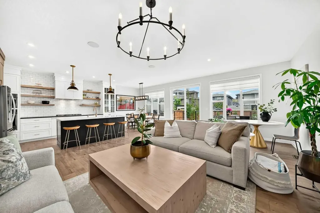 791 Cranbrook Gardens SE Calgary AB T3M 3L4