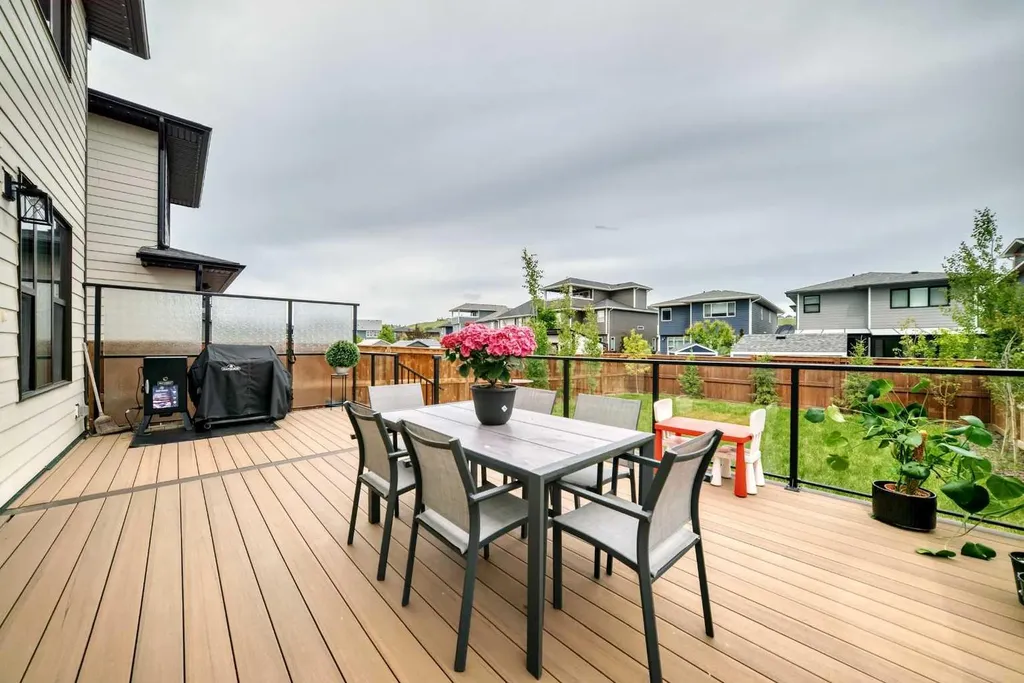 791 Cranbrook Gardens SE Calgary AB T3M 3L4