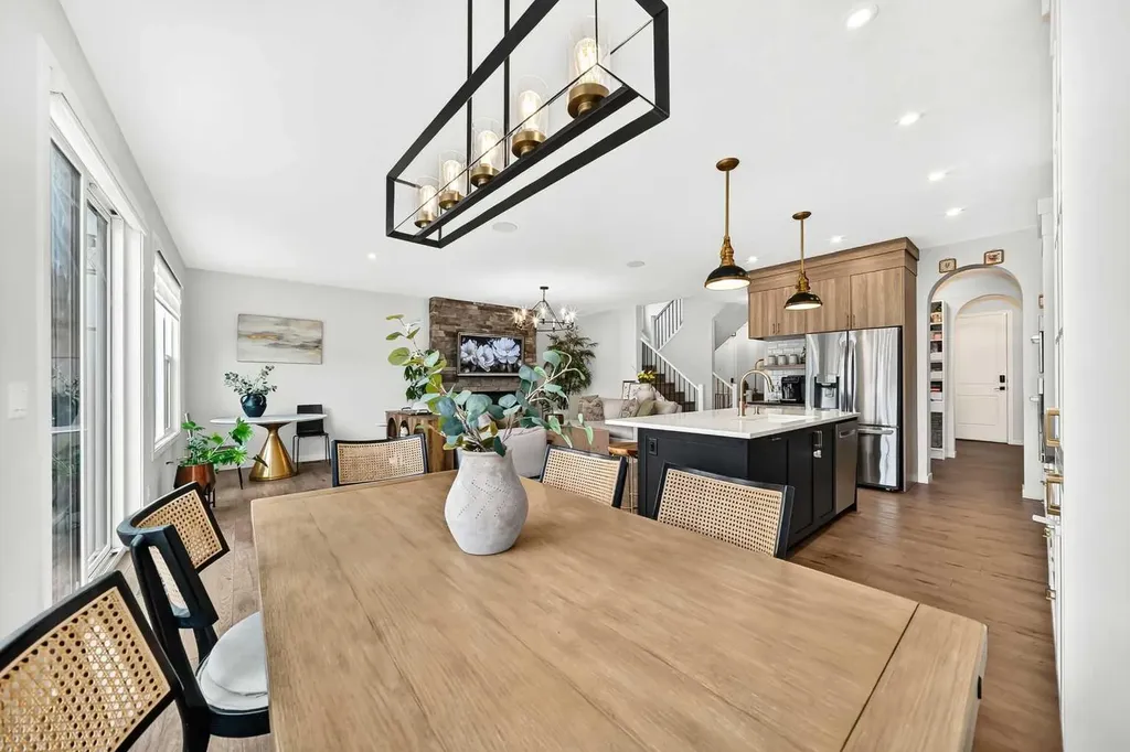 791 Cranbrook Gardens SE Calgary AB T3M 3L4