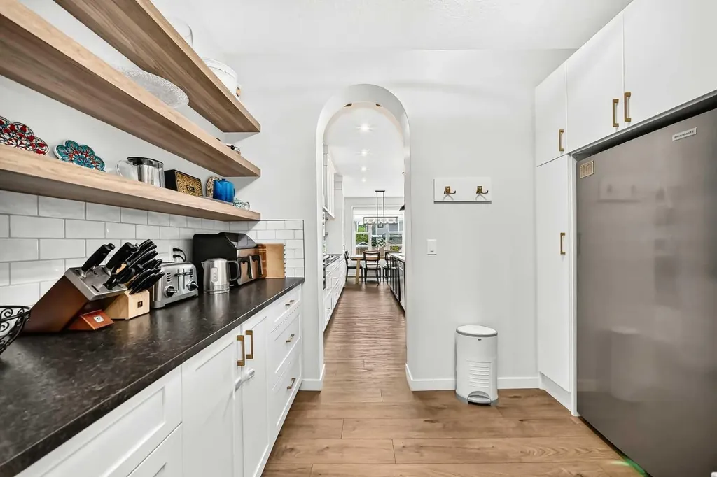 791 Cranbrook Gardens SE Calgary AB T3M 3L4