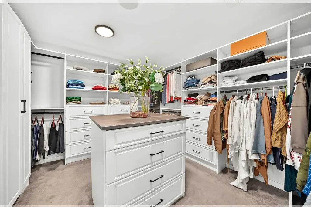 791 Cranbrook Gardens SE Calgary AB T3M 3L4