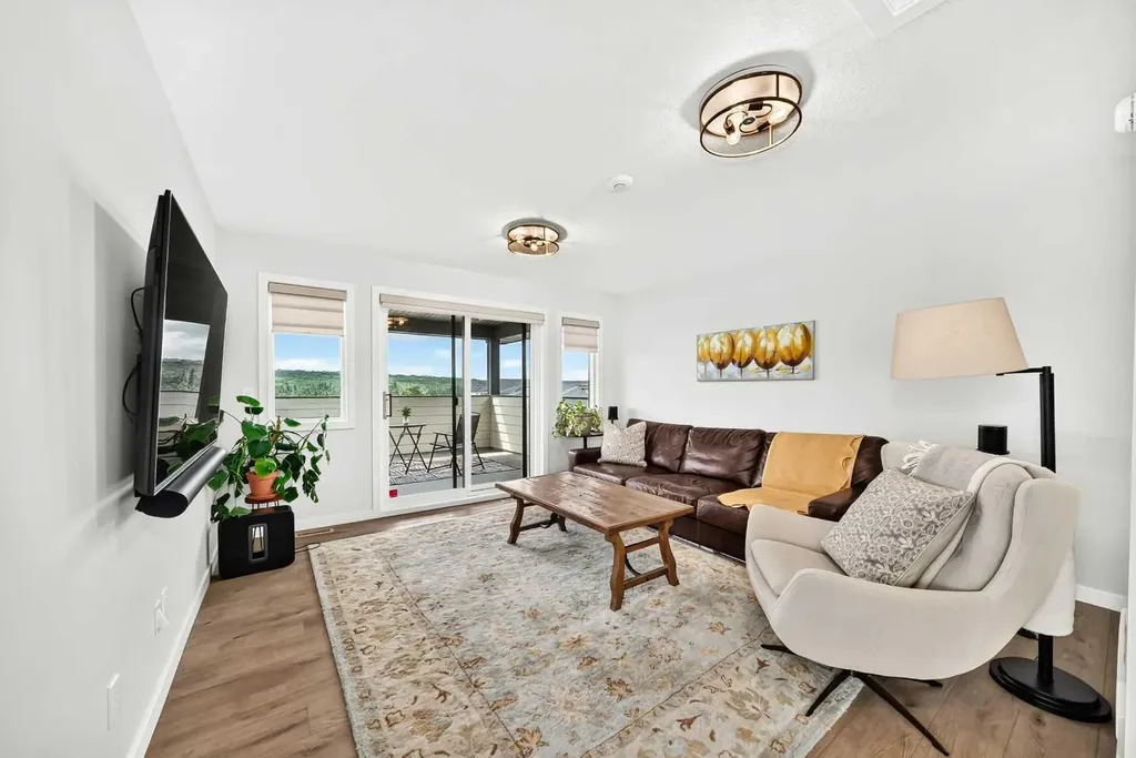 791 Cranbrook Gardens SE Calgary AB T3M 3L4