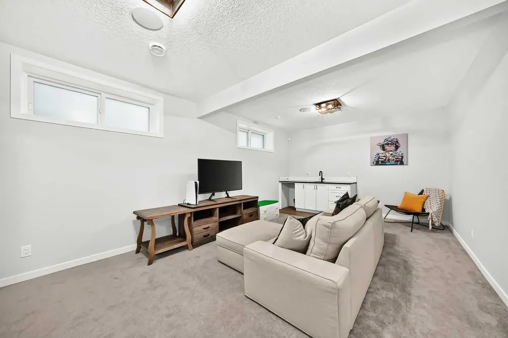 791 Cranbrook Gardens SE Calgary AB T3M 3L4