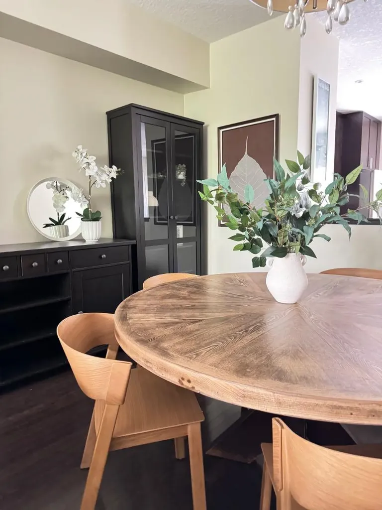 2821 Dallaire Avenue SW Calgary AB T3E 7T2