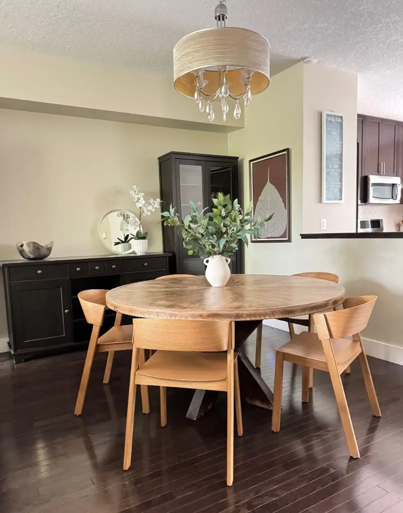 2821 Dallaire Avenue SW Calgary AB T3E 7T2