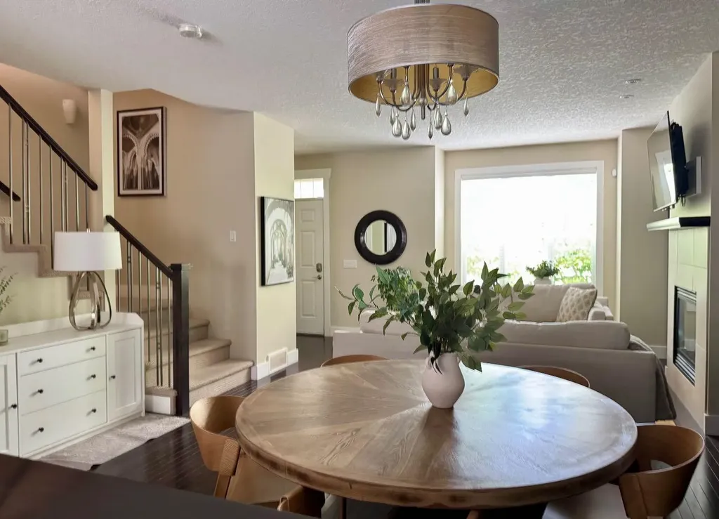 2821 Dallaire Avenue SW Calgary AB T3E 7T2
