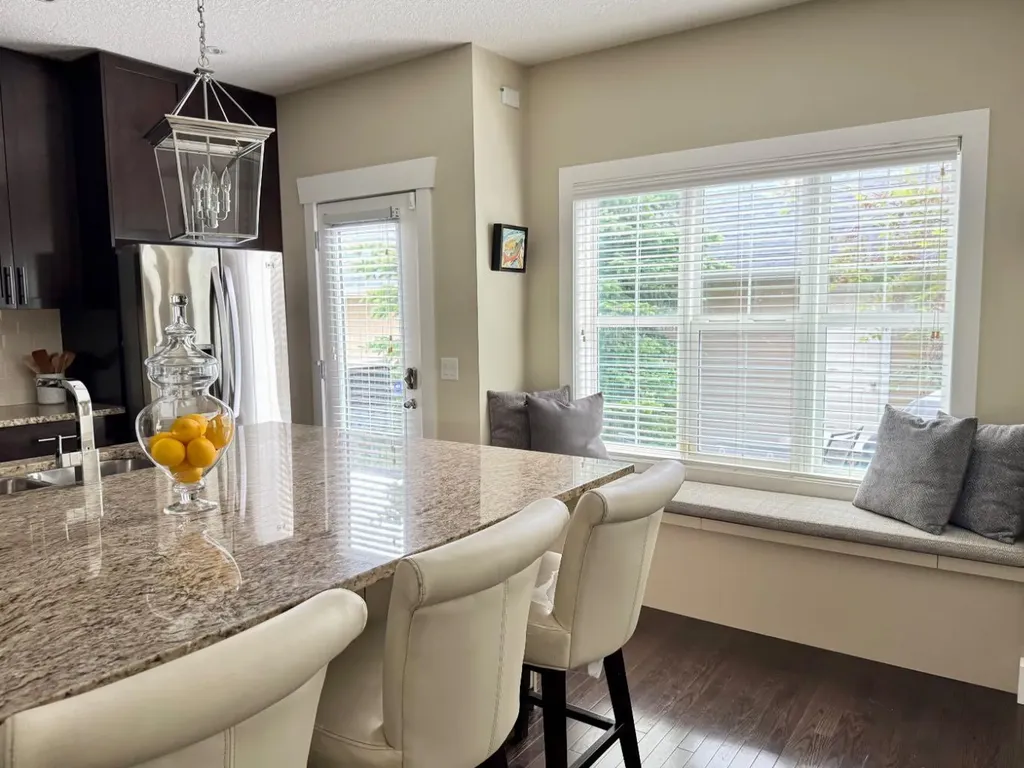 2821 Dallaire Avenue SW Calgary AB T3E 7T2