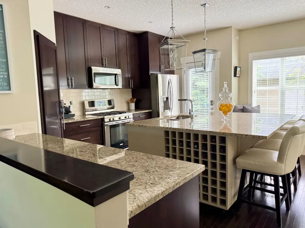 2821 Dallaire Avenue SW Calgary AB T3E 7T2