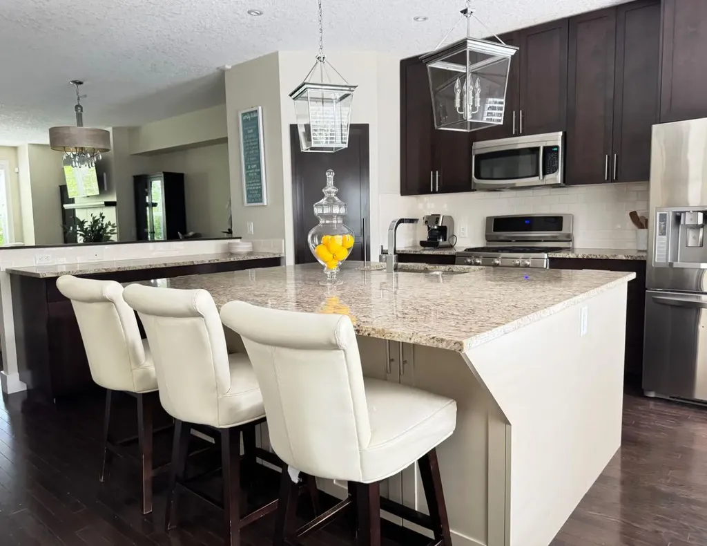 2821 Dallaire Avenue SW Calgary AB T3E 7T2