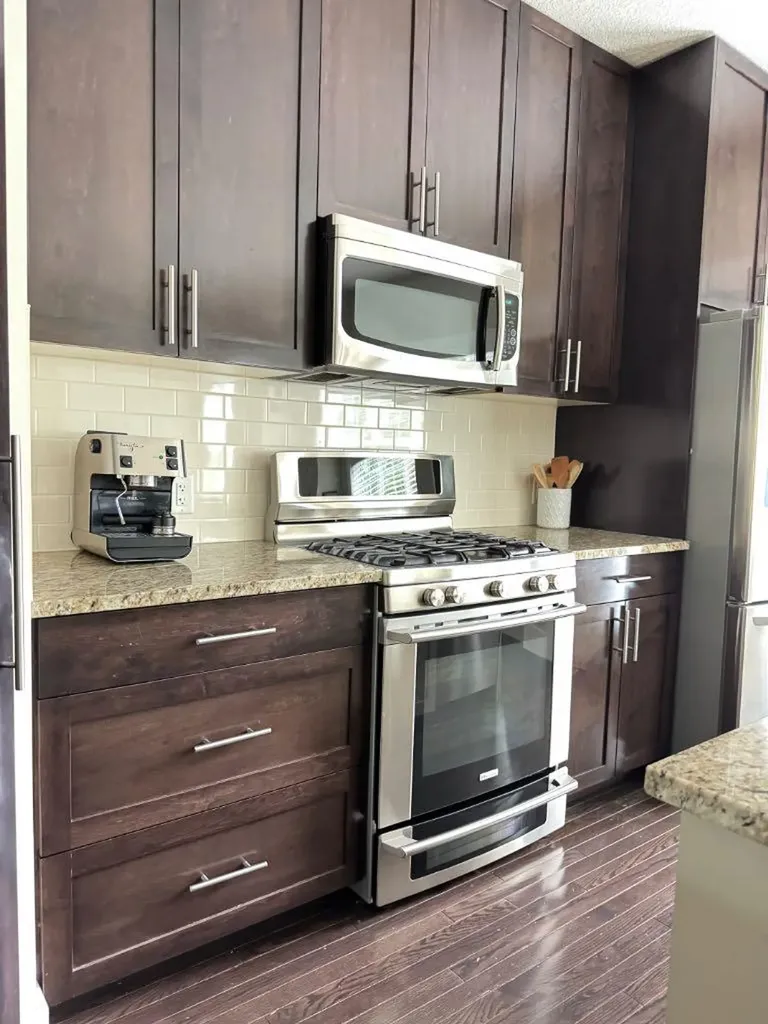 2821 Dallaire Avenue SW Calgary AB T3E 7T2