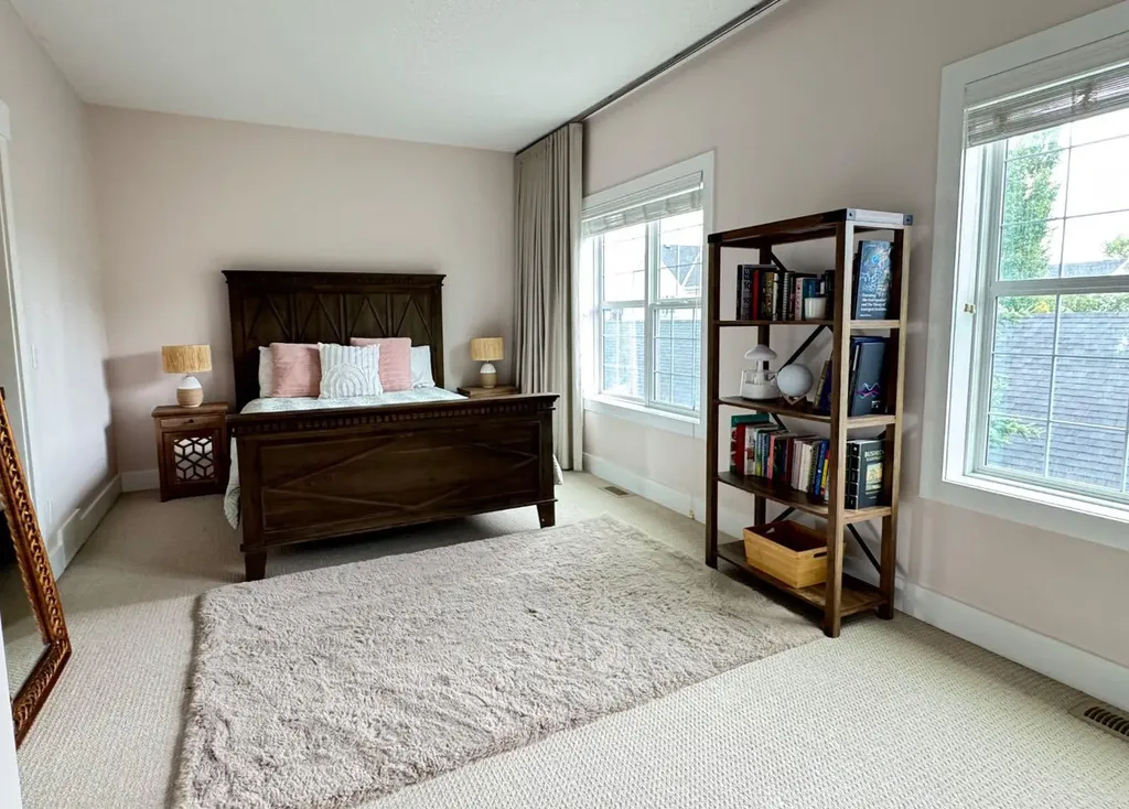 2821 Dallaire Avenue SW Calgary AB T3E 7T2
