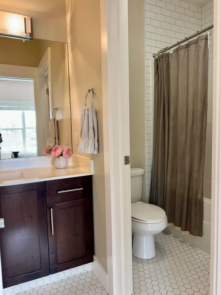 2821 Dallaire Avenue SW Calgary AB T3E 7T2