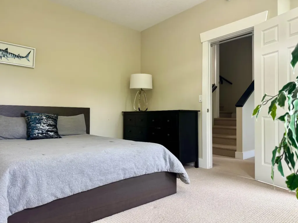 2821 Dallaire Avenue SW Calgary AB T3E 7T2