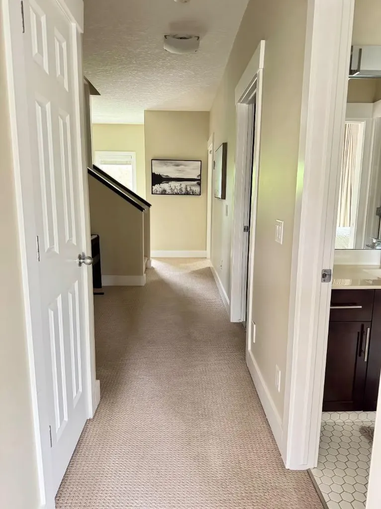 2821 Dallaire Avenue SW Calgary AB T3E 7T2