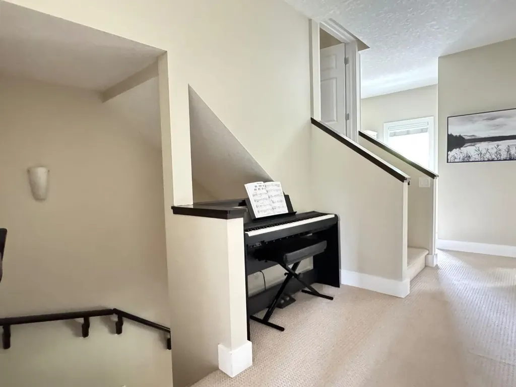 2821 Dallaire Avenue SW Calgary AB T3E 7T2