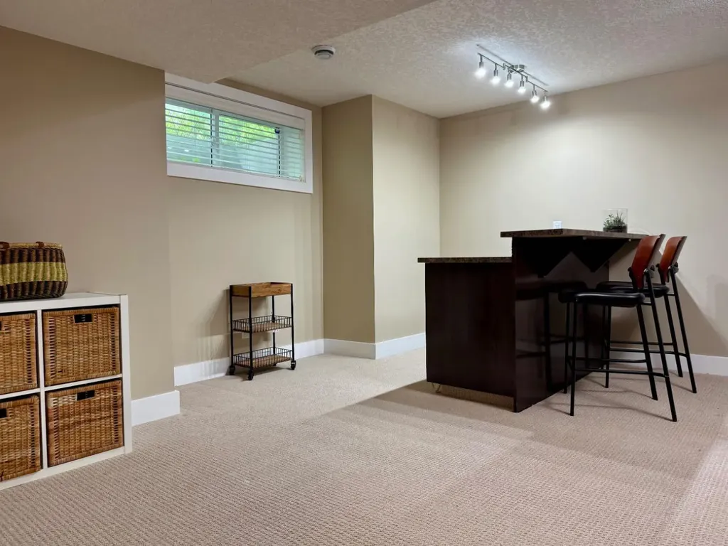 2821 Dallaire Avenue SW Calgary AB T3E 7T2