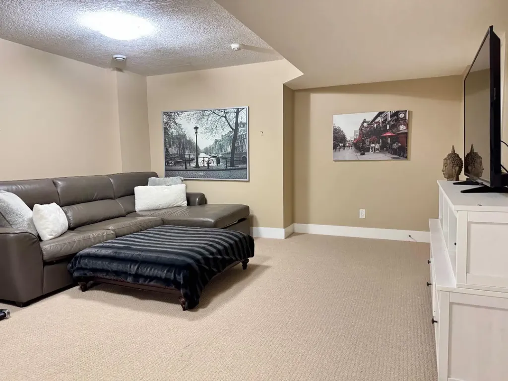 2821 Dallaire Avenue SW Calgary AB T3E 7T2