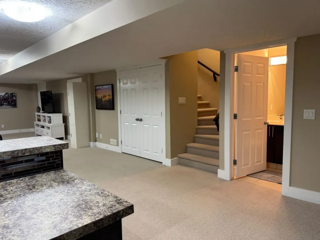 2821 Dallaire Avenue SW Calgary AB T3E 7T2