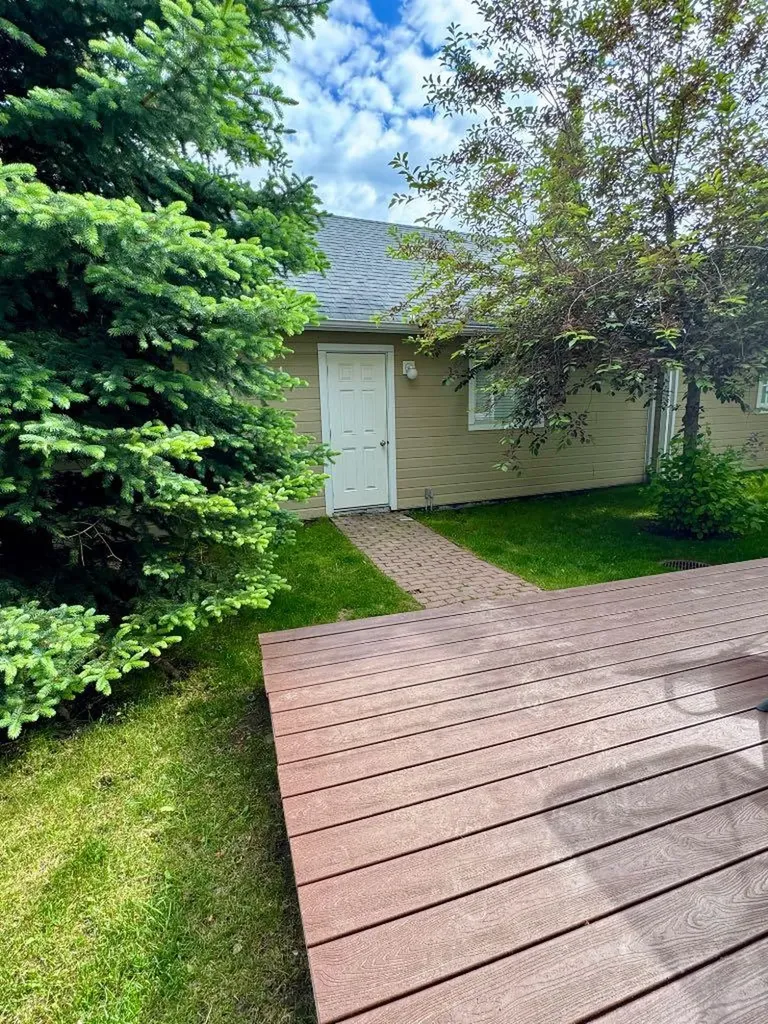 2821 Dallaire Avenue SW Calgary AB T3E 7T2