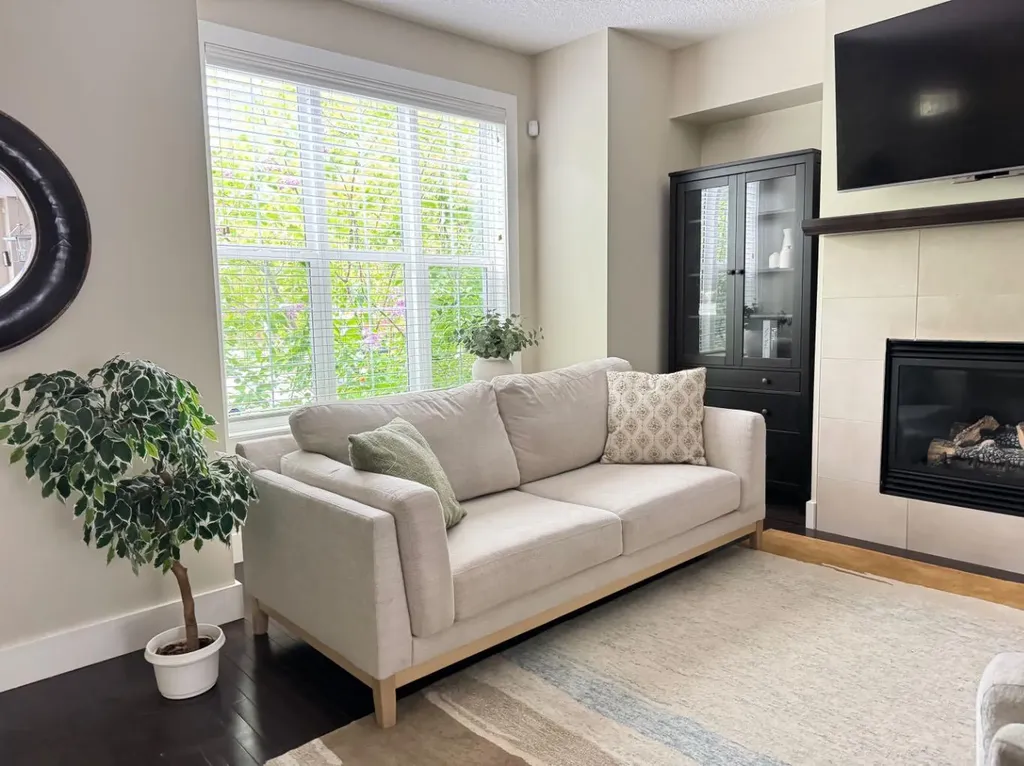 2821 Dallaire Avenue SW Calgary AB T3E 7T2