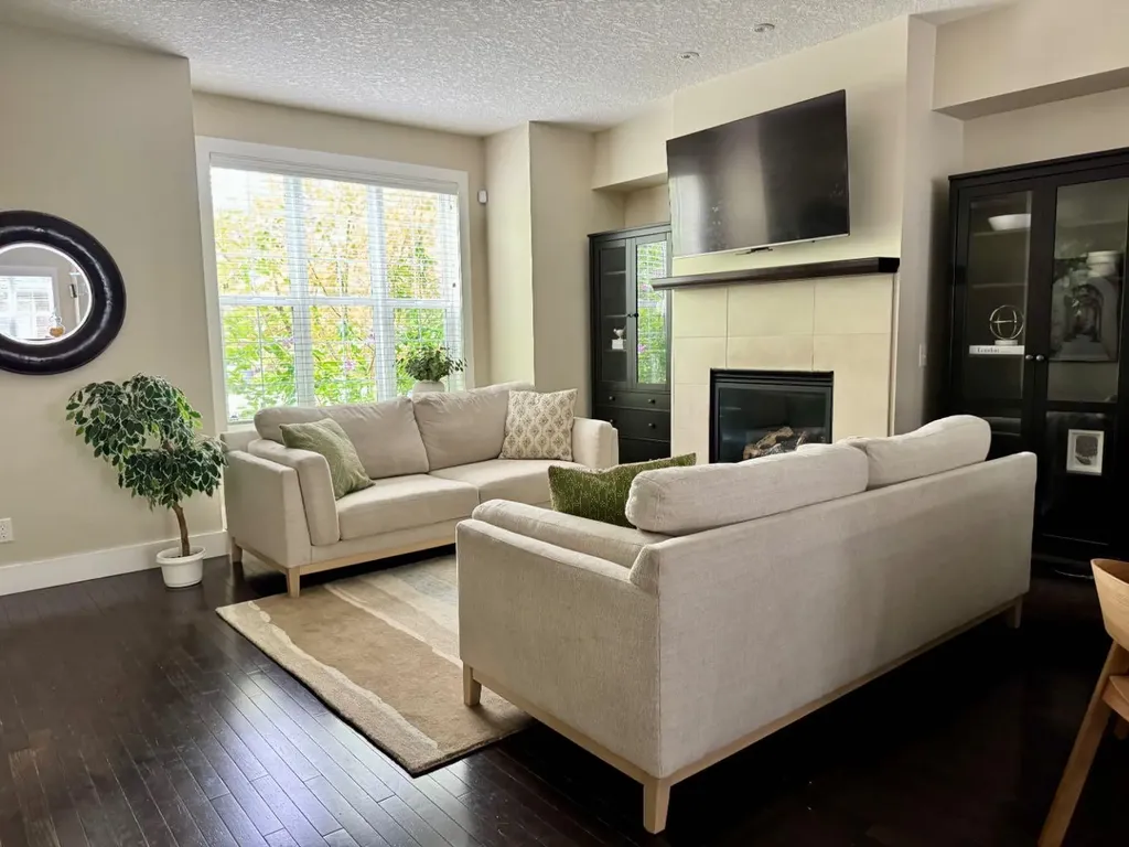 2821 Dallaire Avenue SW Calgary AB T3E 7T2
