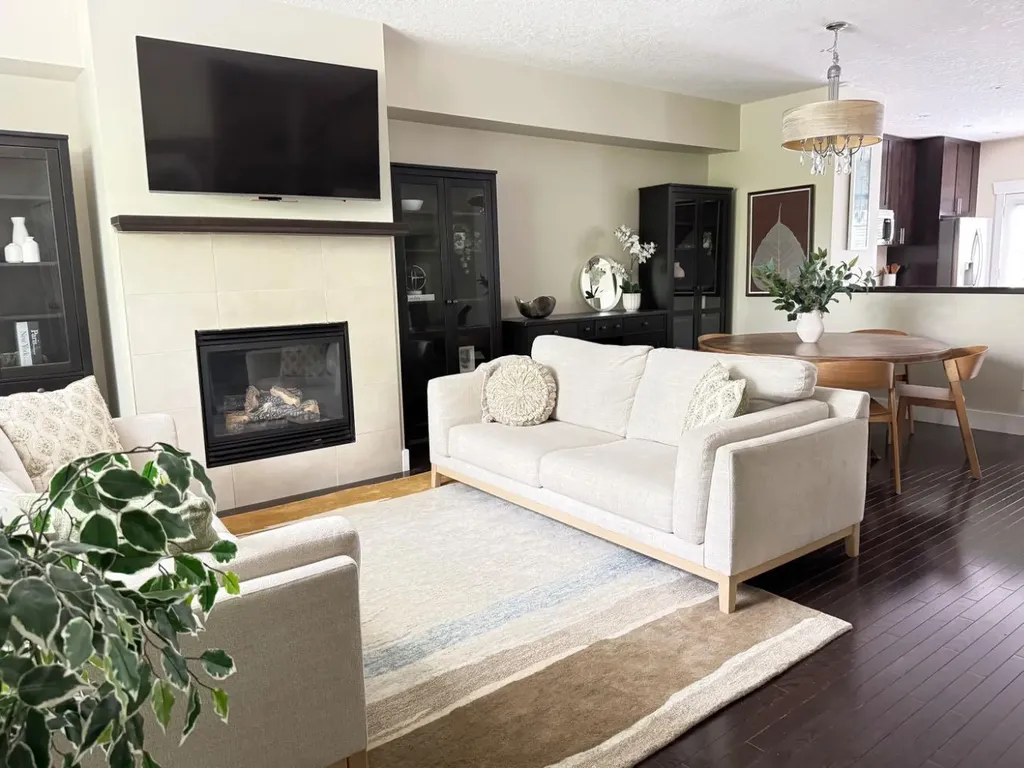 2821 Dallaire Avenue SW Calgary AB T3E 7T2