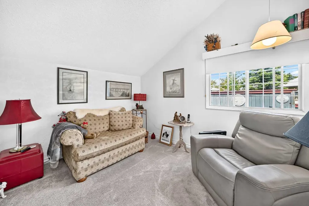 310 Huntham Place NE Calgary AB T2K 4G7