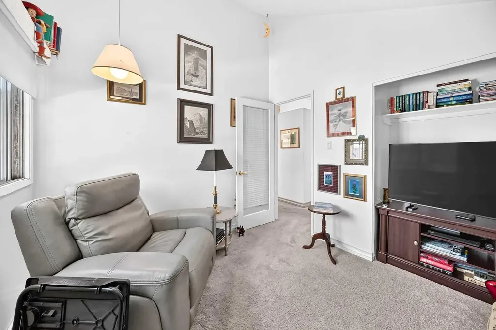 310 Huntham Place NE Calgary AB T2K 4G7