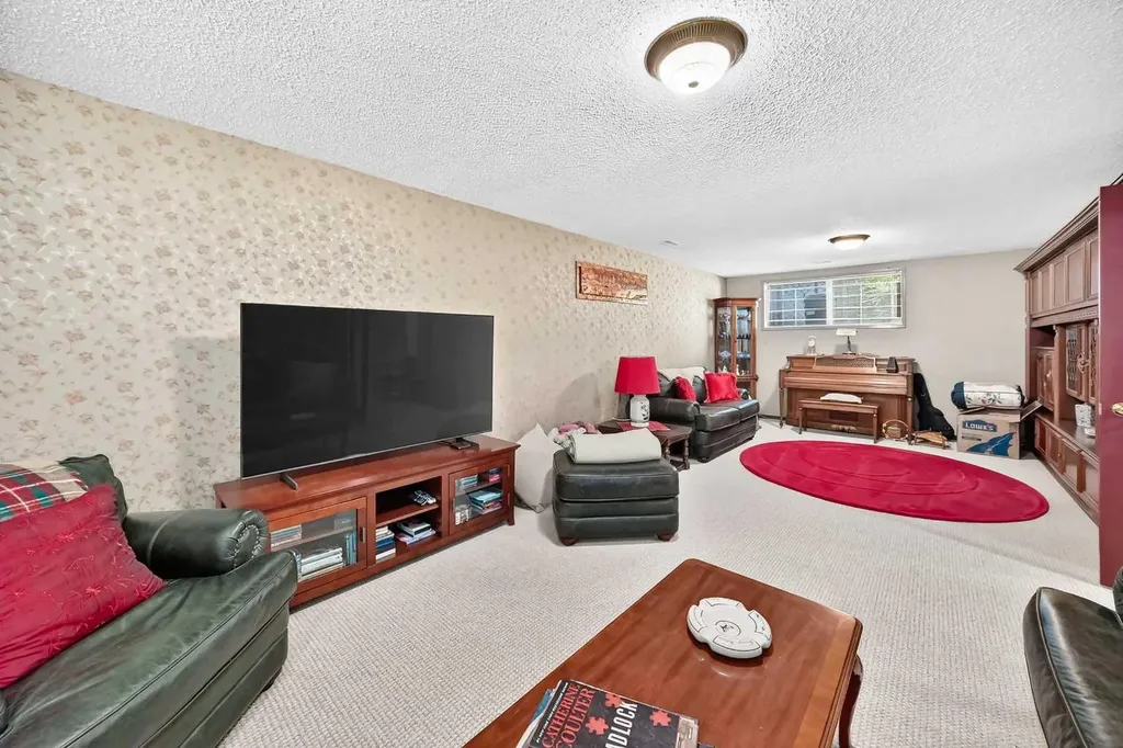 310 Huntham Place NE Calgary AB T2K 4G7