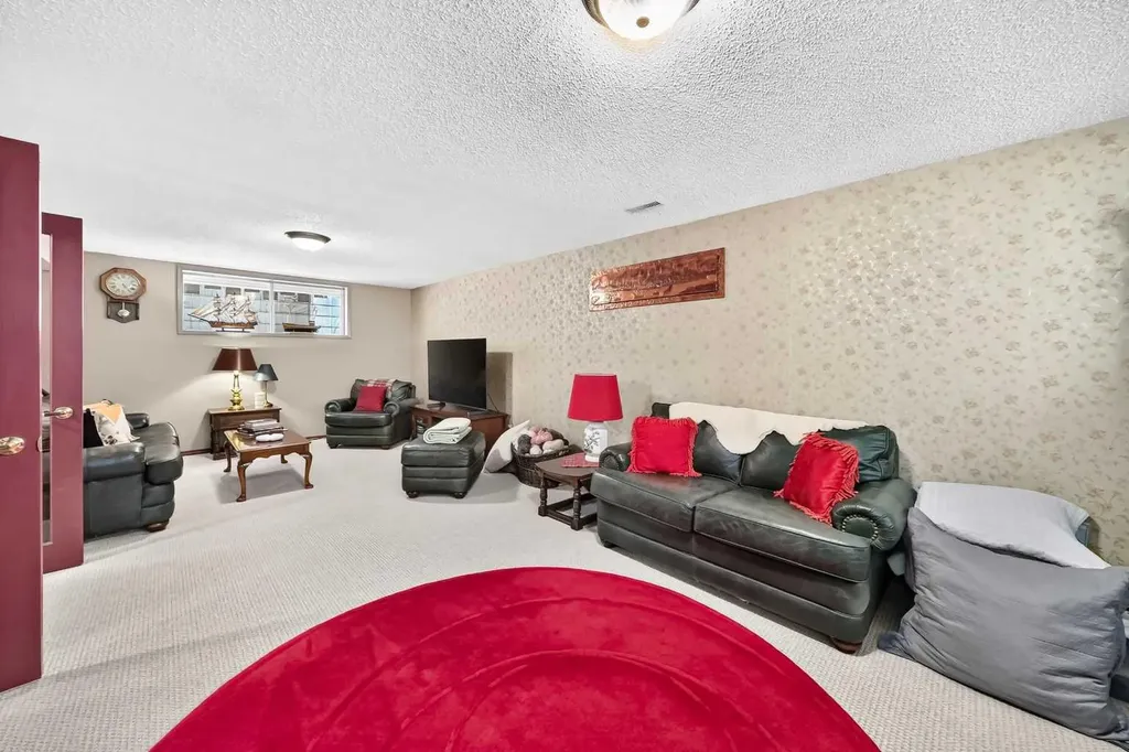 310 Huntham Place NE Calgary AB T2K 4G7