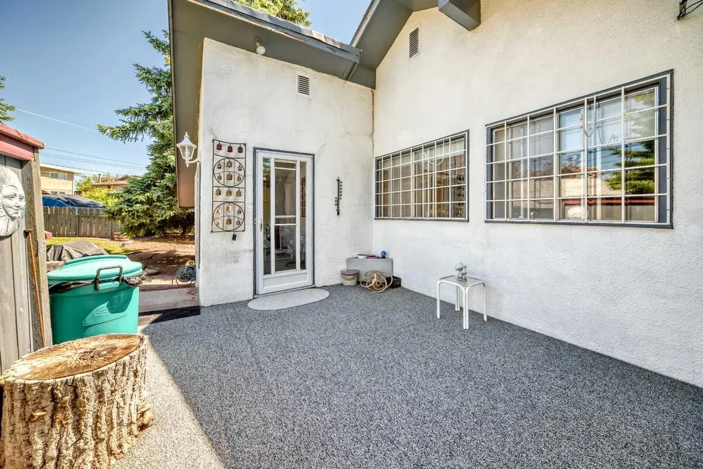 310 Huntham Place NE Calgary AB T2K 4G7