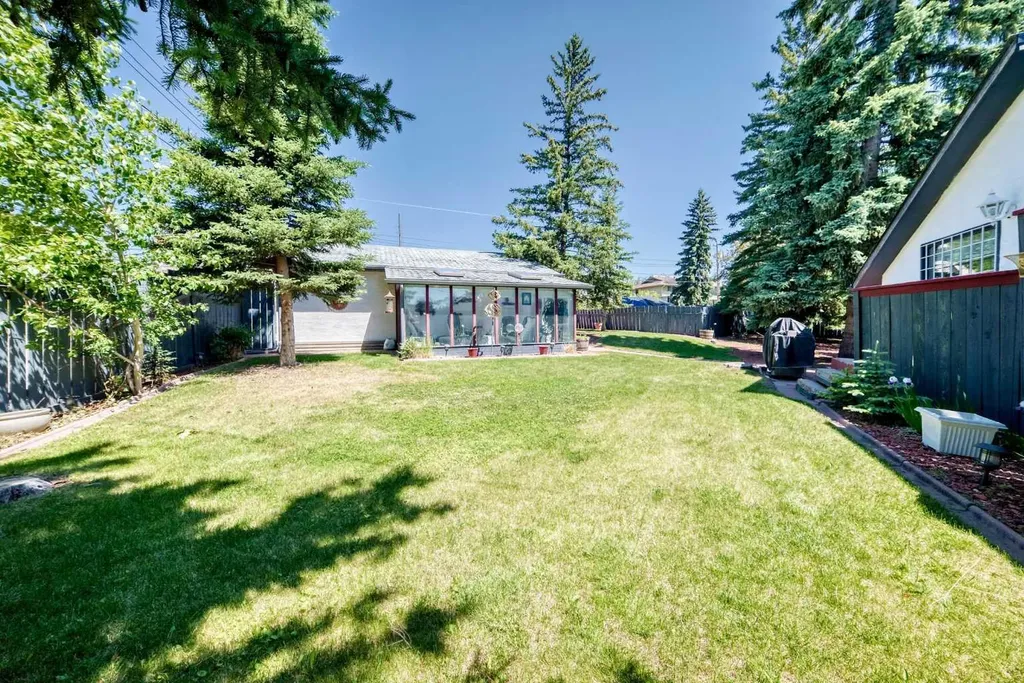 310 Huntham Place NE Calgary AB T2K 4G7