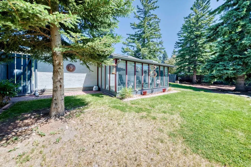 310 Huntham Place NE Calgary AB T2K 4G7