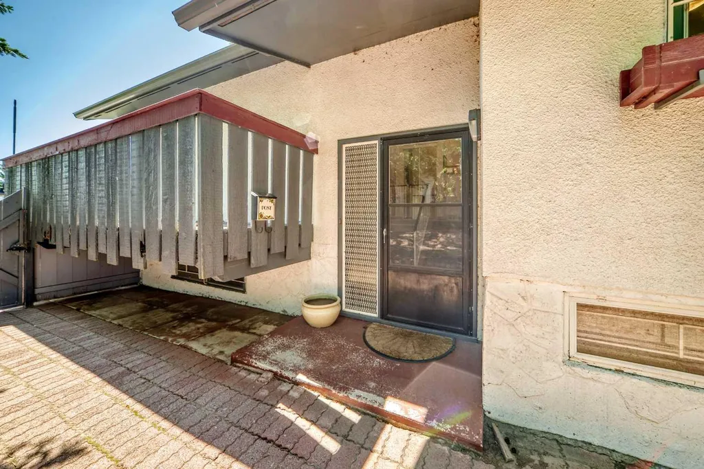 310 Huntham Place NE Calgary AB T2K 4G7